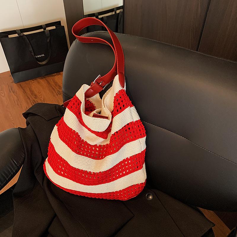 Retro contrasting color knitted bag women s new fashion hollow tote bag leisure vacation beach bag красный
Retro contrasting color knitted bag women s new fashion hollow tote bag leisure vacation beach bag красный