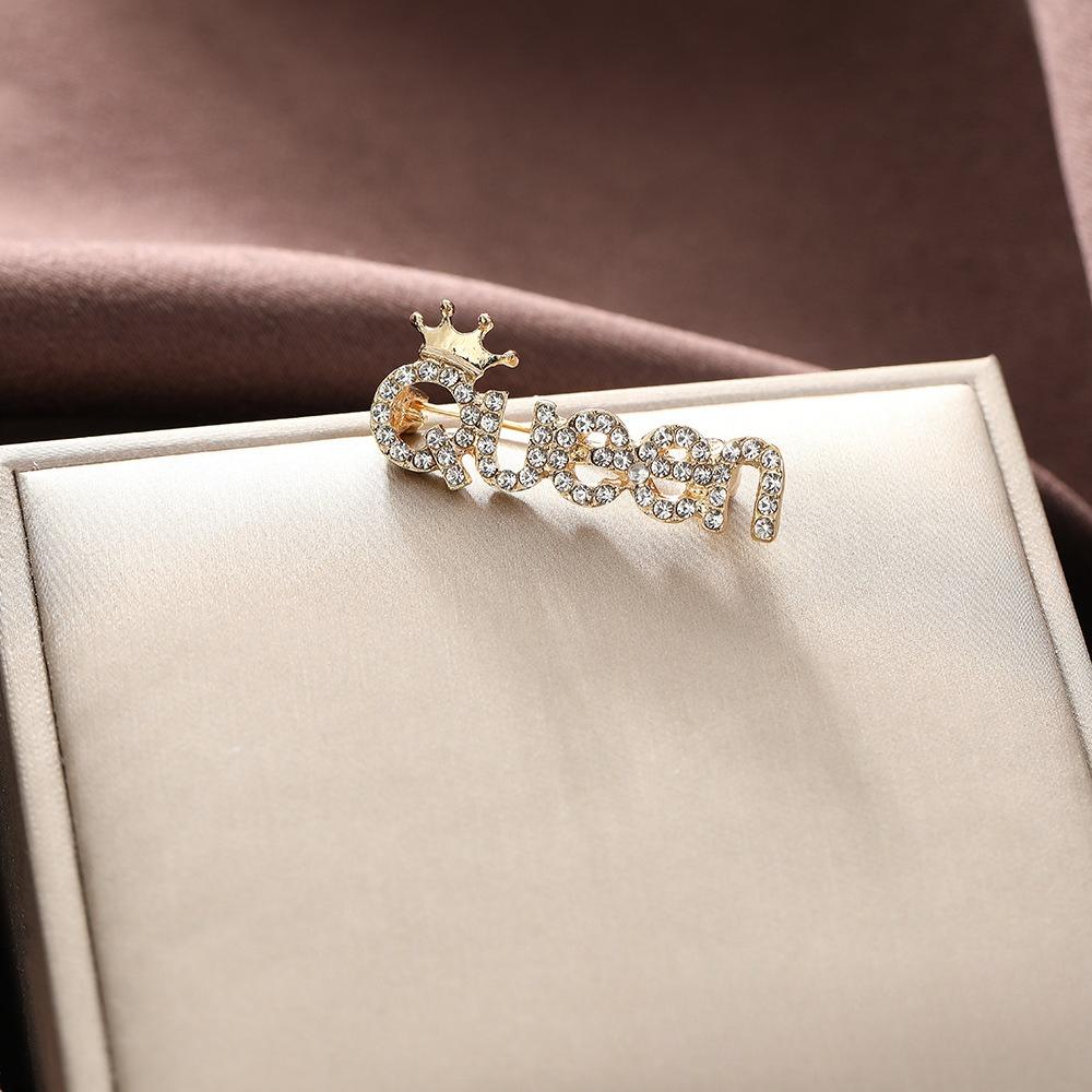 Crown Letter Brooch High-end Sense Crown Lapel Metal Brooches Clothes Backpack Purse Accessories Pin Women s Brooch золотий
Crown Letter Brooch High-end Sense Crown Lapel Metal Brooches Clothes Backpack Purse Accessories Pin Women s Brooch золотий