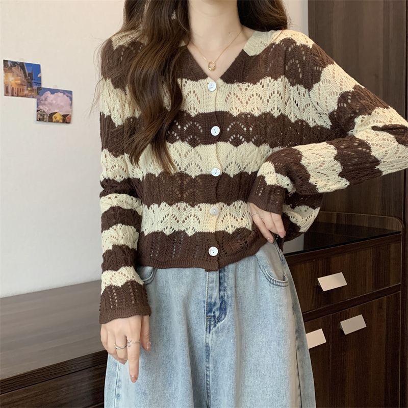 Кардиган, женский свитер 2023, тонкий полый, с v-образным вырезом, в полоску, весенняя одежда, мягкий вязаный кардиган с длинными рукавами, короткий свитер для женщин One Size темно-коричневого
Кардиган, женский свитер 2023, тонкий полый, с v-образным вырезом, в полоску, весенняя одежда, мягкий вязаный кардиган с длинными рукавами, короткий свитер для женщин One Size темно-коричневого