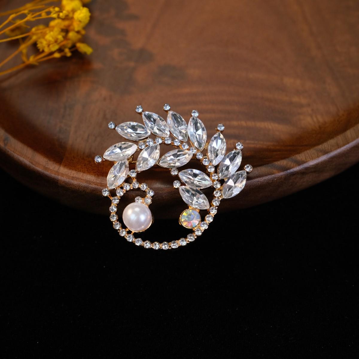 Елегантна брошка зі стразами: Високоякісна японська та корейська мода кришталева шпилька для шарфа для жінок
Елегантна брошка зі стразами: Високоякісна японська та корейська мода кришталева шпилька для шарфа для жінок