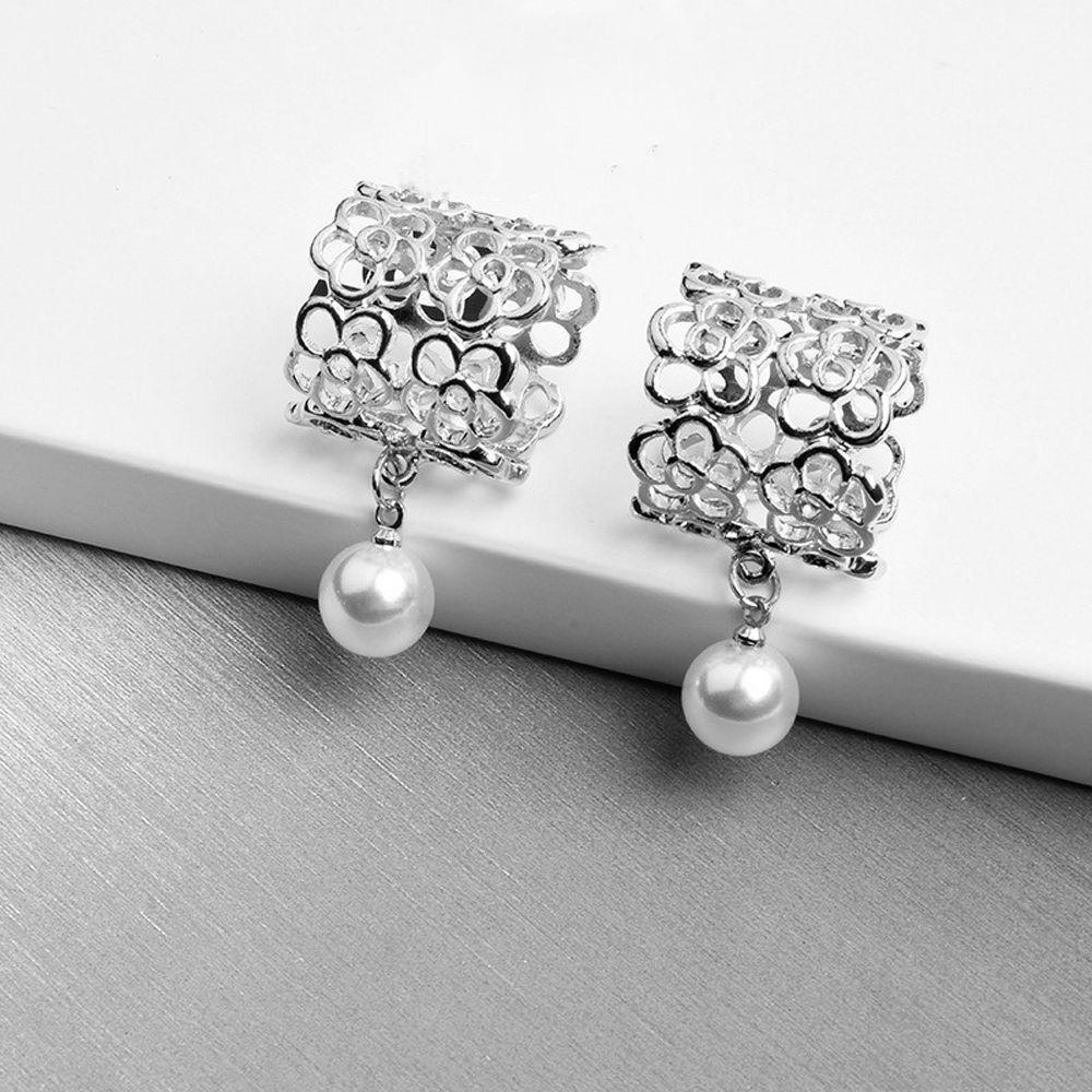 Hollow Out Fashion Heart Square Flower Metal Women Brooches Pearl Shawl Buckle Scarf Buckle
Hollow Out Fashion Heart Square Flower Metal Women Brooches Pearl Shawl Buckle Scarf Buckle