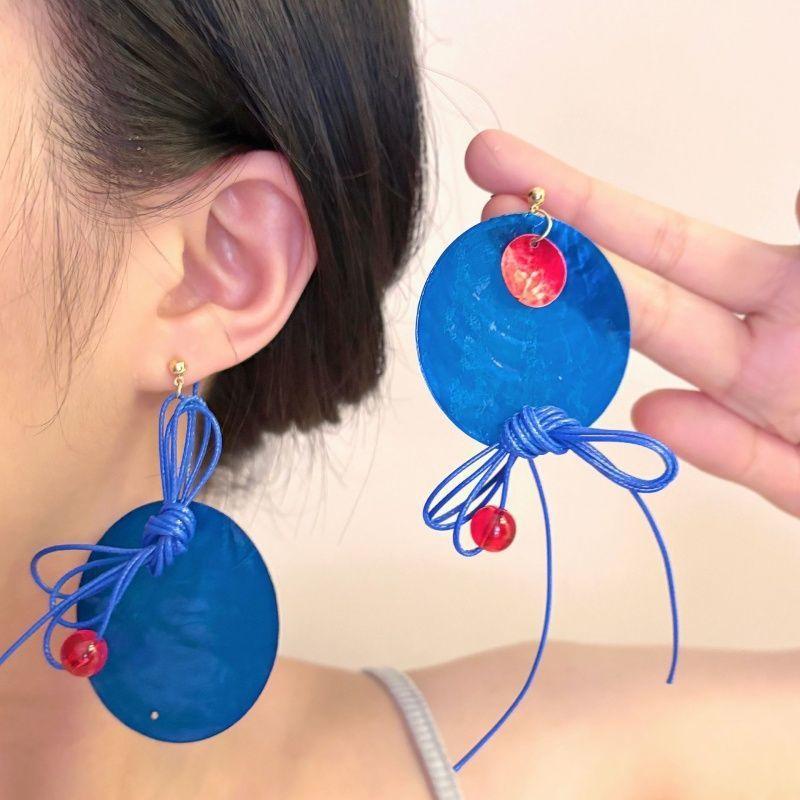 Light luxury atmosphere blue high-end shell fringed earrings women s new Chinese style exaggerated long stud earrings temperament earrings
Light luxury atmosphere blue high-end shell fringed earrings women s new Chinese style exaggerated long stud earrings temperament earrings