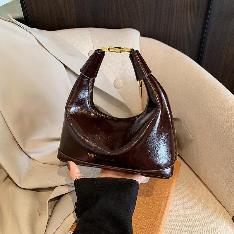 2025 new spring solid color fashion portable messenger dumpling bag women s retro large capacity new casual simple
2025 new spring solid color fashion portable messenger dumpling bag women s retro large capacity new casual simple