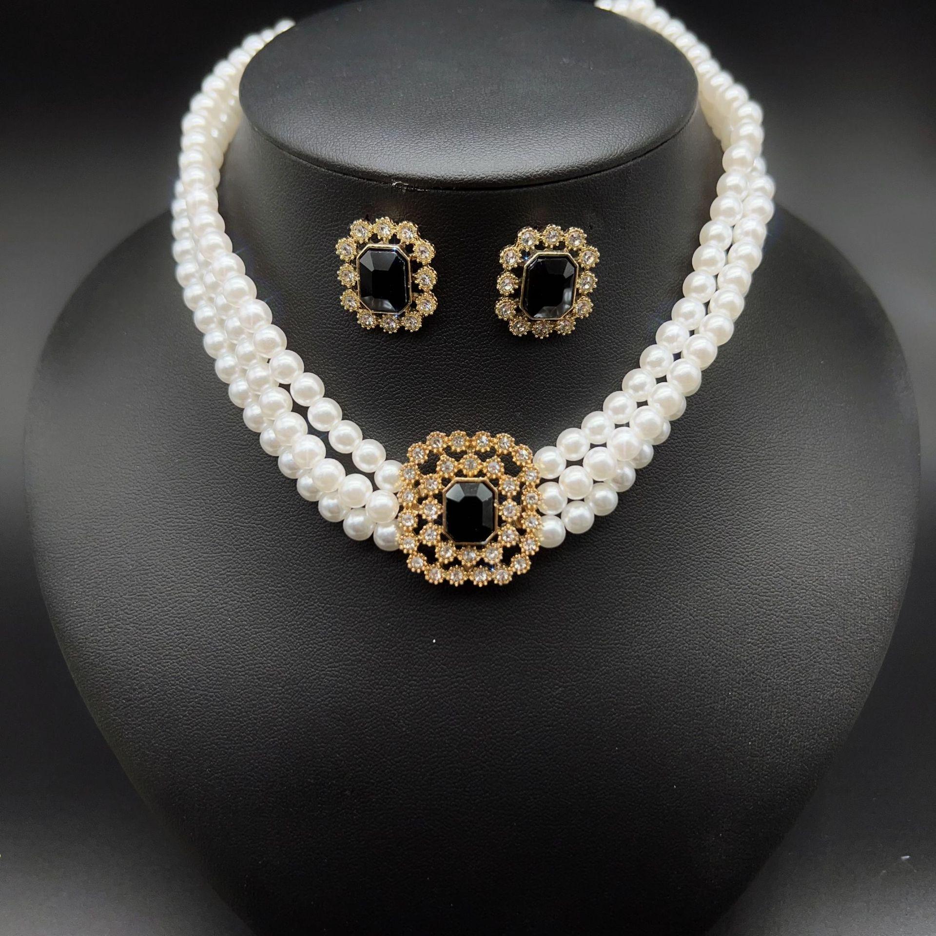 Multi-layered Pearl and Diamond-studded Necklace Collar, Collar for The Neck, Short Water-drop-shaped Diamond Necklace Collar чорний
Multi-layered Pearl and Diamond-studded Necklace Collar, Collar for The Neck, Short Water-drop-shaped Diamond Necklace Collar чорний