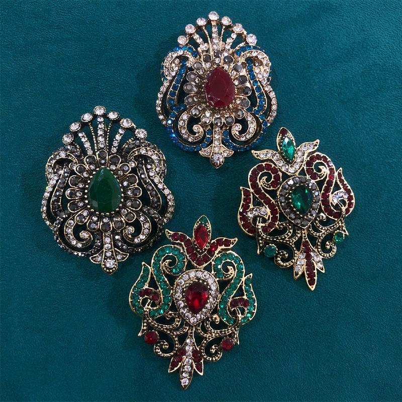 Vintage Women Palace Design Crystal Brooches Pins Retro Baroque Lady Rhinestone Pendant Clothing Coat Jewelry Badges Pin Gift
Vintage Women Palace Design Crystal Brooches Pins Retro Baroque Lady Rhinestone Pendant Clothing Coat Jewelry Badges Pin Gift
