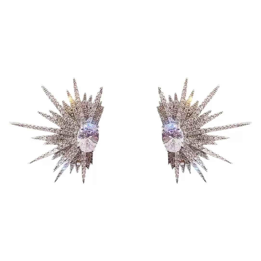 Full Pave Starburst Star Earrings, Rhinestone Stud Design, Simple Elegant Everyday Jewelry for Women
Full Pave Starburst Star Earrings, Rhinestone Stud Design, Simple Elegant Everyday Jewelry for Women