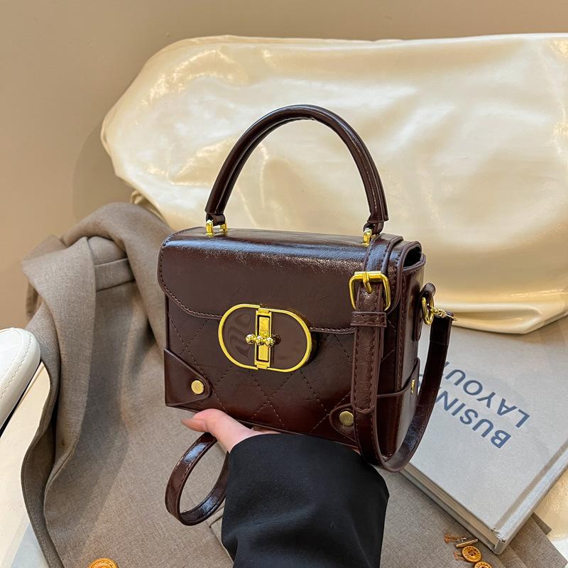 Super fire portable box bag women s autumn and winter 2025 new retro versatile shoulder bag Korean version messenger small square bag
Super fire portable box bag women s autumn and winter 2025 new retro versatile shoulder bag Korean version messenger small square bag