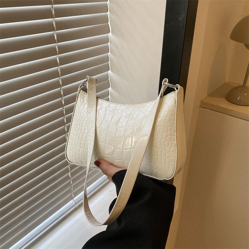 Маленькая женская сумка с каменным узором 2024 года, весна, новая корейская версия, легкая сумка на плечо, подмышка, модная повседневная простая маленькая квадратная сумка белый
