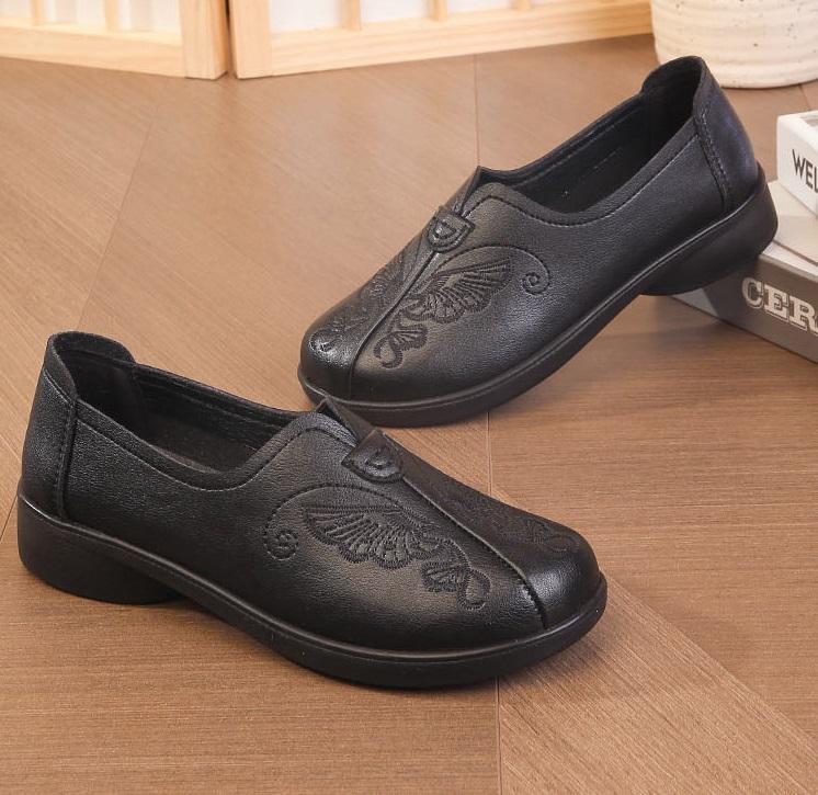 Size 42 soft slip on ballet flats woman embroidered butterfly shoes faux leather loafers ladies V cut driving shoes for women 35
Size 42 soft slip on ballet flats woman embroidered butterfly shoes faux leather loafers ladies V cut driving shoes for women 35