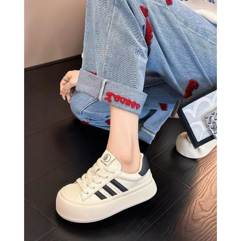 Мягкий кожаный верх, черные кеды на платформе, женские осенние новинки, с круглым носком, повседневная женская обувь, туфли с большой головой 38
Мягкий кожаный верх, черные кеды на платформе, женские осенние новинки, с круглым носком, повседневная женская обувь, туфли с большой головой 38