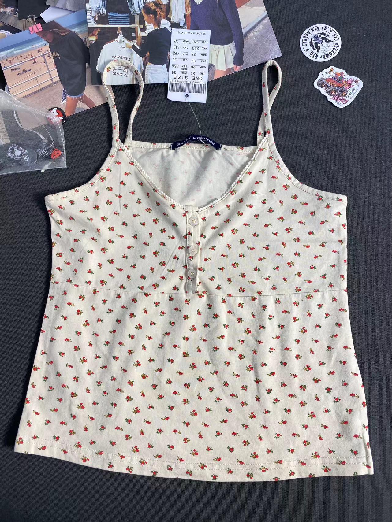 Женский топ с подтяжками B&M из цветочного кружева на трех пуговицах One Size
Женский топ с подтяжками B&M из цветочного кружева на трех пуговицах One Size