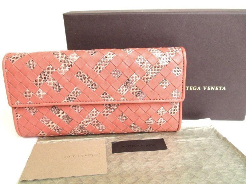 Автентичний гаманець BOTTEGA VENETA Intrecciato Salmon Pink із подвійним складанням і довгим клапаном №9621 відремонтований
Автентичний гаманець BOTTEGA VENETA Intrecciato Salmon Pink із подвійним складанням і довгим клапаном №9621 відремонтований