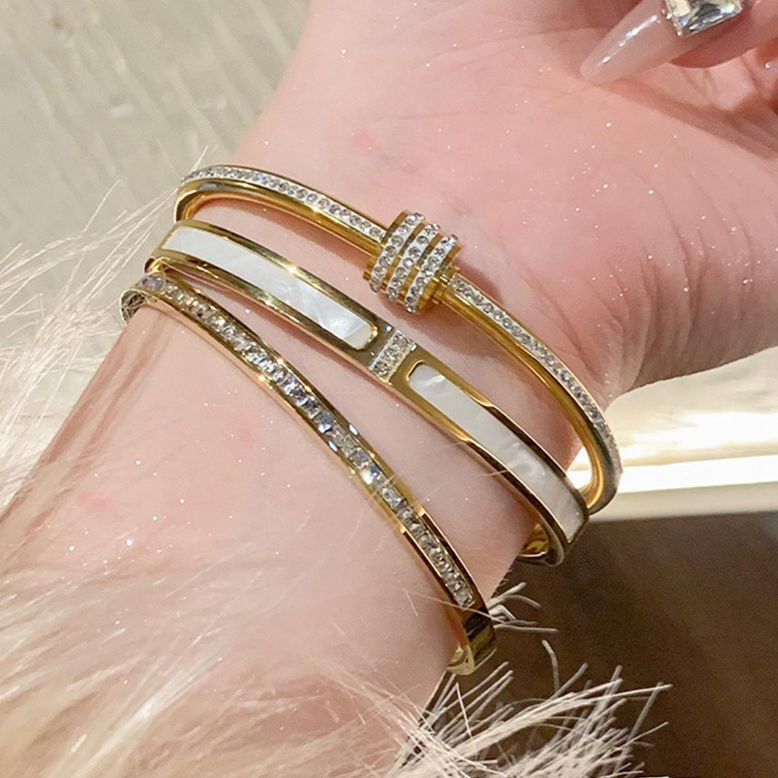 1pc Titanium Steel Gold Bracelet, Fashionable Classic Style, Stainless Steel Bracelet,Inlaid With Zircon,For Womens Daily Wear Gold
1pc Titanium Steel Gold Bracelet, Fashionable Classic Style, Stainless Steel Bracelet,Inlaid With Zircon,For Womens Daily Wear Gold