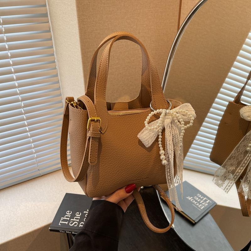 Versatile handbag women s 2025 spring and summer new design women s bucket bag shoulder messenger bag tide
Versatile handbag women s 2025 spring and summer new design women s bucket bag shoulder messenger bag tide