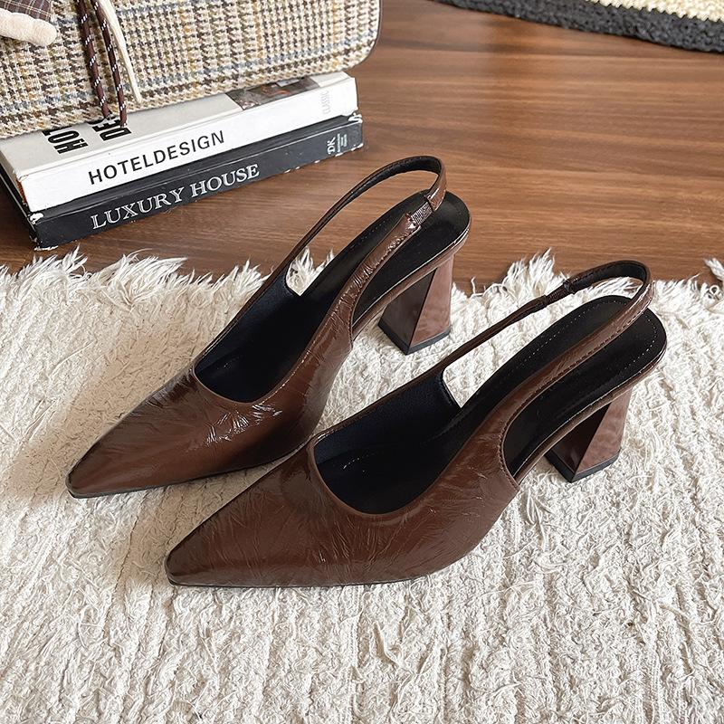 2025 summer new French pointed high heels women s thick heel single shoes empty bag head sandals 35
2025 summer new French pointed high heels women s thick heel single shoes empty bag head sandals 35