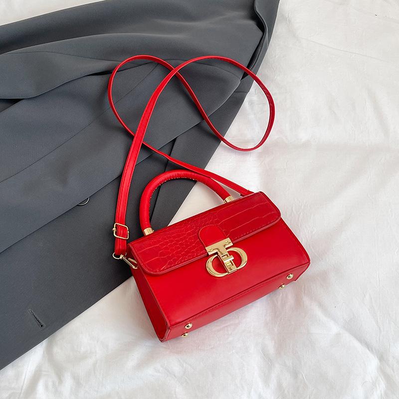 New popular high-end sense of appearance temperament urban commuter women s bag simple portable shoulder messenger bag червоний
New popular high-end sense of appearance temperament urban commuter women s bag simple portable shoulder messenger bag червоний