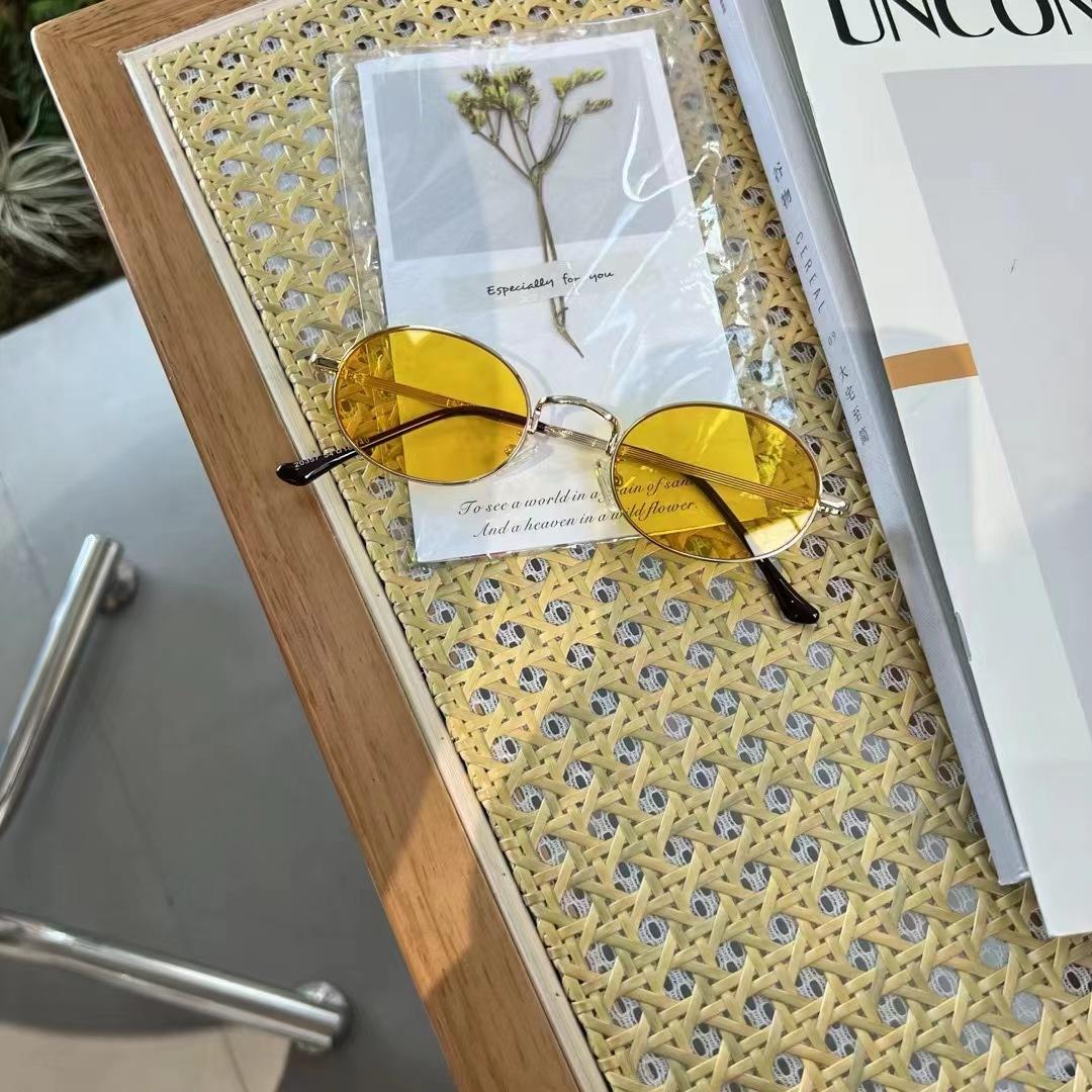 Korean Stylish Style Sun Glasses For Women Oval Shaped Shape Anti-glare Sun Glasses For Women Campus Style For Men Glass
Korean Stylish Style Sun Glasses For Women Oval Shaped Shape Anti-glare Sun Glasses For Women Campus Style For Men Glass