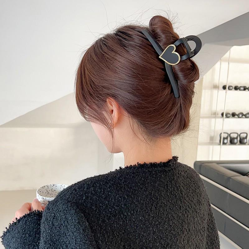 Matte Black Hair Claw for Women - Elegant Large Hairpin with Strong Hold and Volume Enhancement
Matte Black Hair Claw for Women - Elegant Large Hairpin with Strong Hold and Volume Enhancement