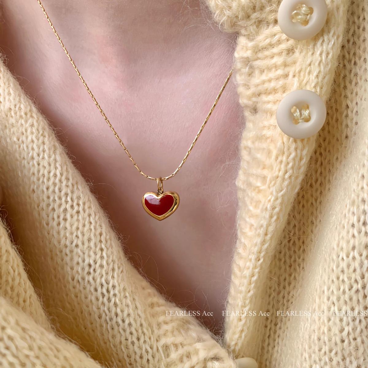 Red Heart Titanium Steel Necklace for Women, 2023 - Small Heart Clavicle Chain with Peach Heart Pendant.
Red Heart Titanium Steel Necklace for Women, 2023 - Small Heart Clavicle Chain with Peach Heart Pendant.