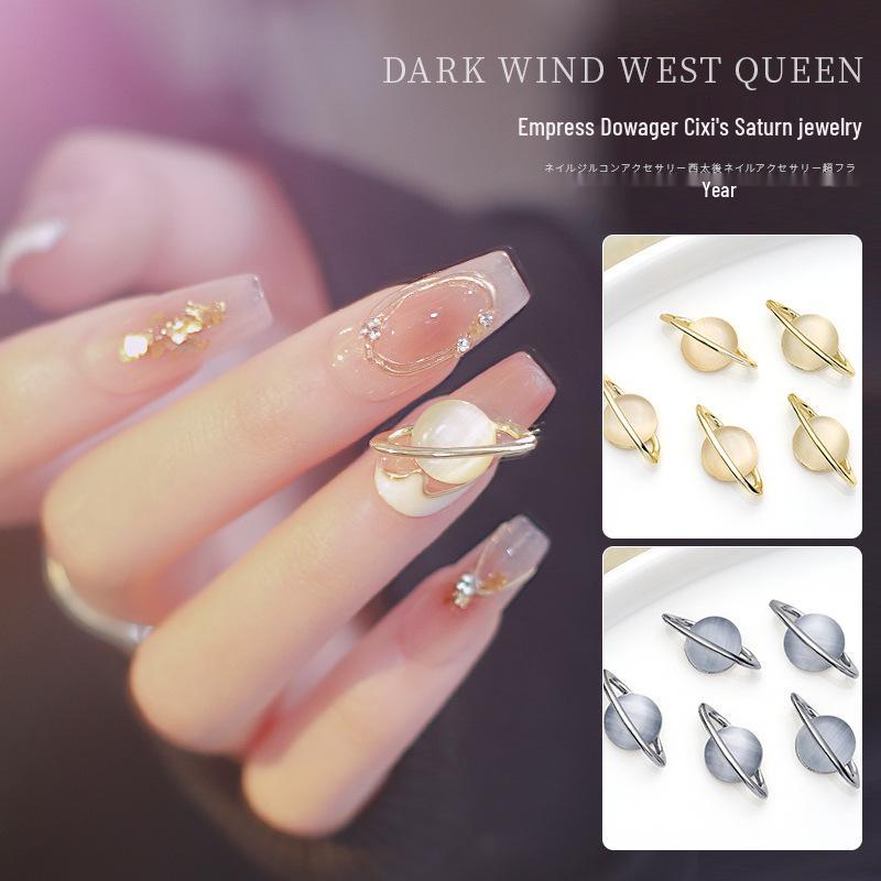 Vivienne Westwood 3D Кошачий глаз Сатурн Сплав Украшения для нейл-арта - Золото и Серебро золотой
Vivienne Westwood 3D Кошачий глаз Сатурн Сплав Украшения для нейл-арта - Золото и Серебро золотой