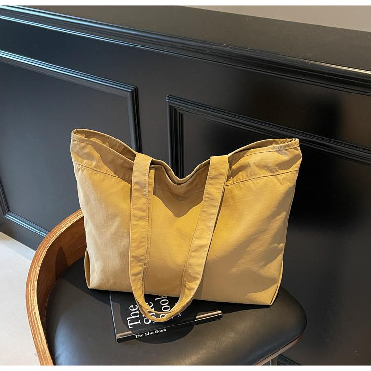 Leisure trend winter new large capacity popular personality shoulder tote women s bag хаки
Leisure trend winter new large capacity popular personality shoulder tote women s bag хаки