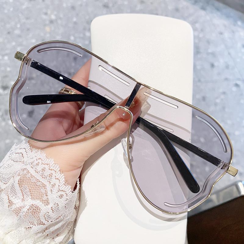 European Fashion Oversized Metal Frame Sunglasses With Tinted Pc Lenses For Parties GoldFrameLightGray
European Fashion Oversized Metal Frame Sunglasses With Tinted Pc Lenses For Parties GoldFrameLightGray