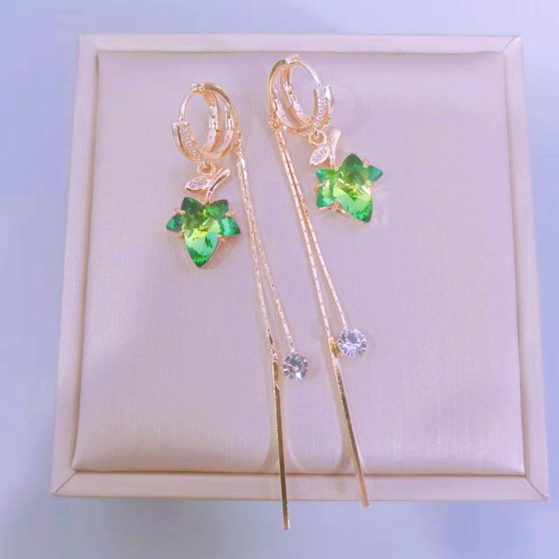 Корейские модные серьги-капли с зеленым цирконом и кленовым листом для женщин, модные серьги золотого цвета, ювелирные изделия, аксессуары для вечеринок золотой
Корейские модные серьги-капли с зеленым цирконом и кленовым листом для женщин, модные серьги золотого цвета, ювелирные изделия, аксессуары для вечеринок золотой