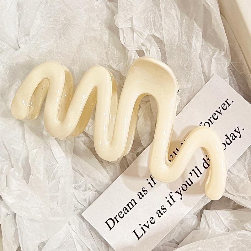 Colorful Jelly Wave Hair Claw Hairpin Girls Fashion Temperament Women s Korean Sweet Simple Irregular Elegant Headwear Gifts
Colorful Jelly Wave Hair Claw Hairpin Girls Fashion Temperament Women s Korean Sweet Simple Irregular Elegant Headwear Gifts