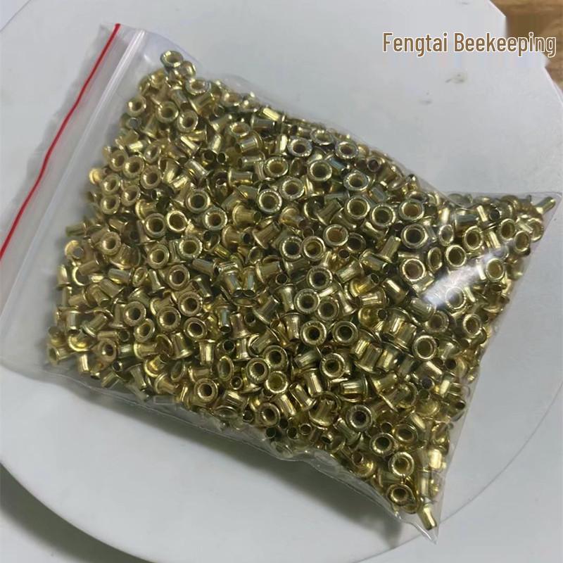 Copper-Plated Wire Eyelets for Beehive Comb Frames (100g, Approx. 1100 Pieces)
Copper-Plated Wire Eyelets for Beehive Comb Frames (100g, Approx. 1100 Pieces)