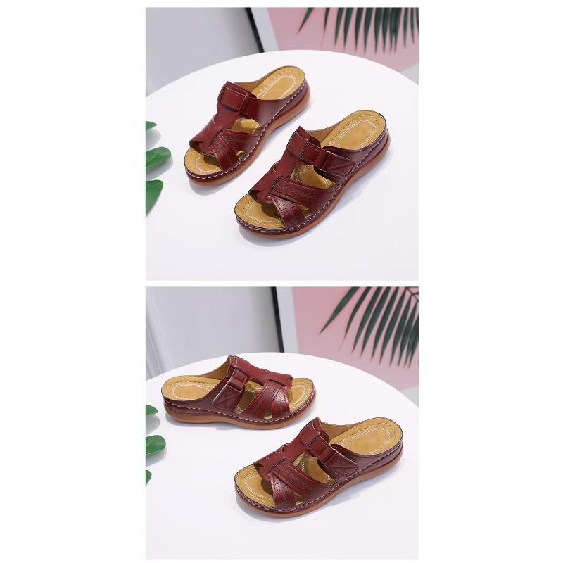 Summer slope heel cool slippers women open-toed beach shoes wear platform slippers lippers 43 бордовий
Summer slope heel cool slippers women open-toed beach shoes wear platform slippers lippers 43 бордовий