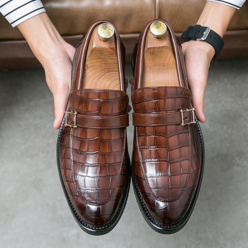 Large size autumn trendy men s lazy shoes with one foot, Korean version of fashionable British style buckle pointed leather shoes 38
Large size autumn trendy men s lazy shoes with one foot, Korean version of fashionable British style buckle pointed leather shoes 38