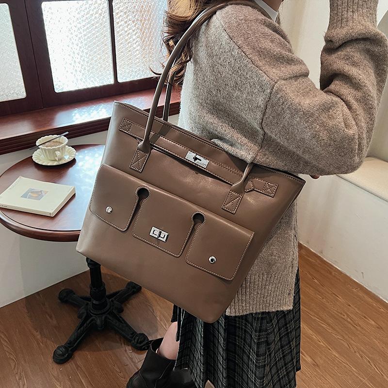 Leisure commuting large-capacity bag women s 2025 new professional wear women s briefcase shoulder handbag 30*12*30
Leisure commuting large-capacity bag women s 2025 new professional wear women s briefcase shoulder handbag 30*12*30