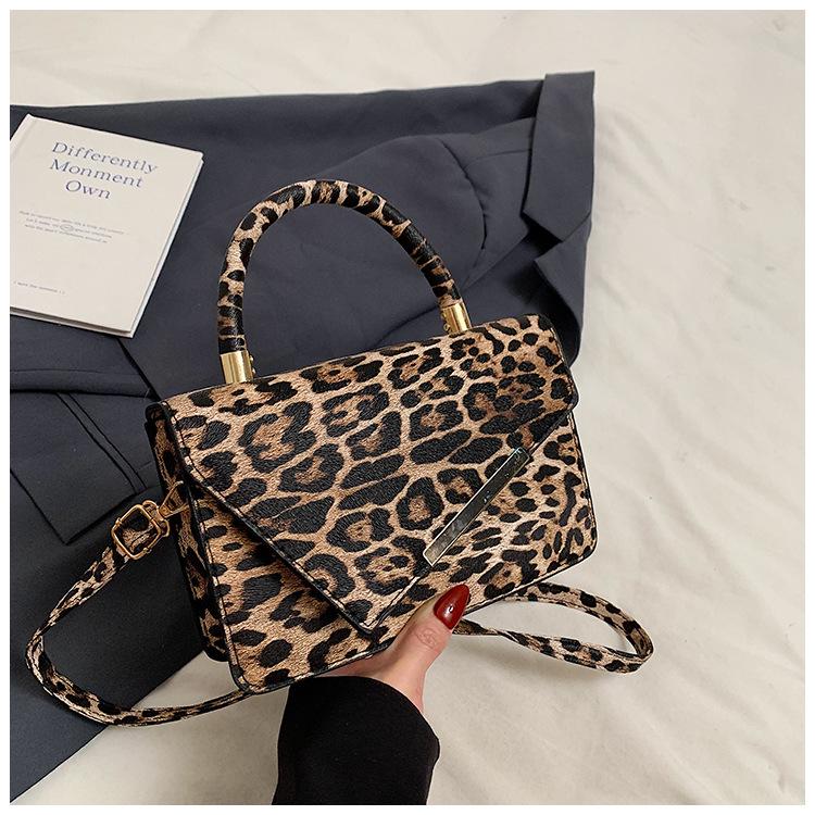 Женская сумка высокого класса с леопардовым принтом - Модная нишевая сумка на плечо/через плечо Осень/Зима 2024 хаки
Женская сумка высокого класса с леопардовым принтом - Модная нишевая сумка на плечо/через плечо Осень/Зима 2024 хаки