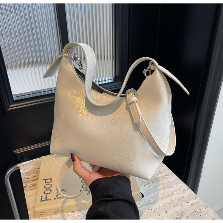 Unique niche bag women s summer versatile new fashion messenger bag high-end small bag рожевий
Unique niche bag women s summer versatile new fashion messenger bag high-end small bag рожевий