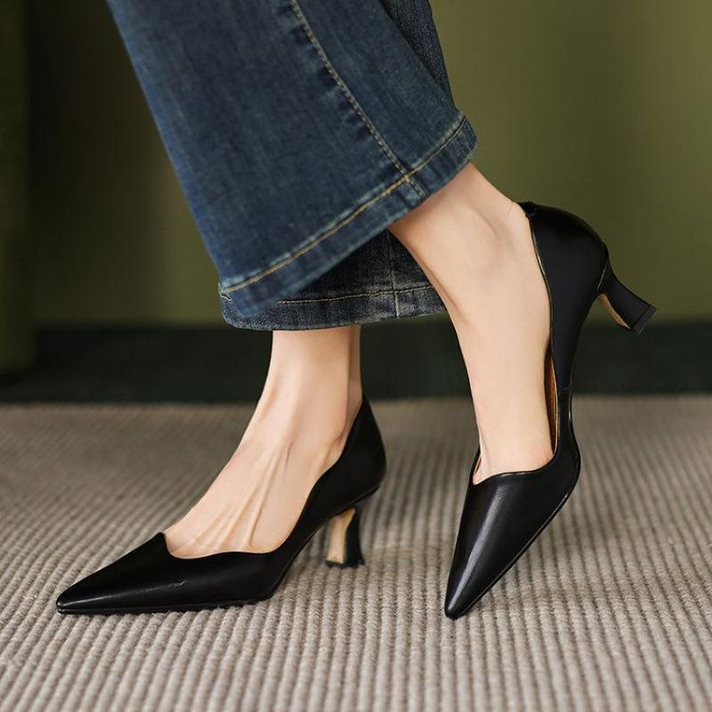 New women s fashion single shoes pointed low-top high-heeled light-mouth single shoes, one pedal, genuine leather black small leather shoes 40 чорний
New women s fashion single shoes pointed low-top high-heeled light-mouth single shoes, one pedal, genuine leather black small leather shoes 40 чорний
