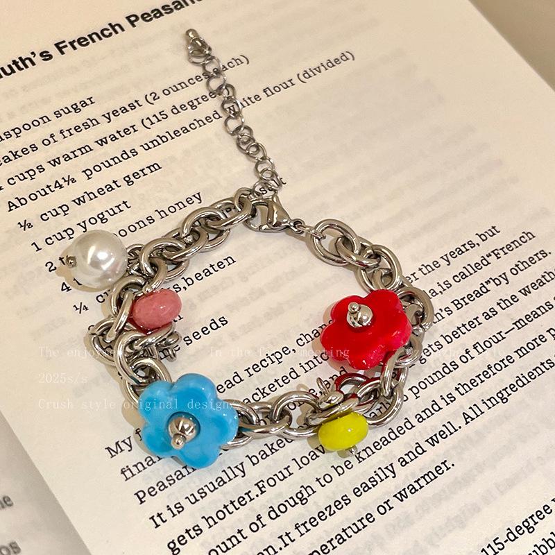 Браслет из титановой стали с глазурованным цветком и жемчугом, простой, роскошный, свежий, темпераментный, универсальный, высококачественный
Браслет из титановой стали с глазурованным цветком и жемчугом, простой, роскошный, свежий, темпераментный, универсальный, высококачественный