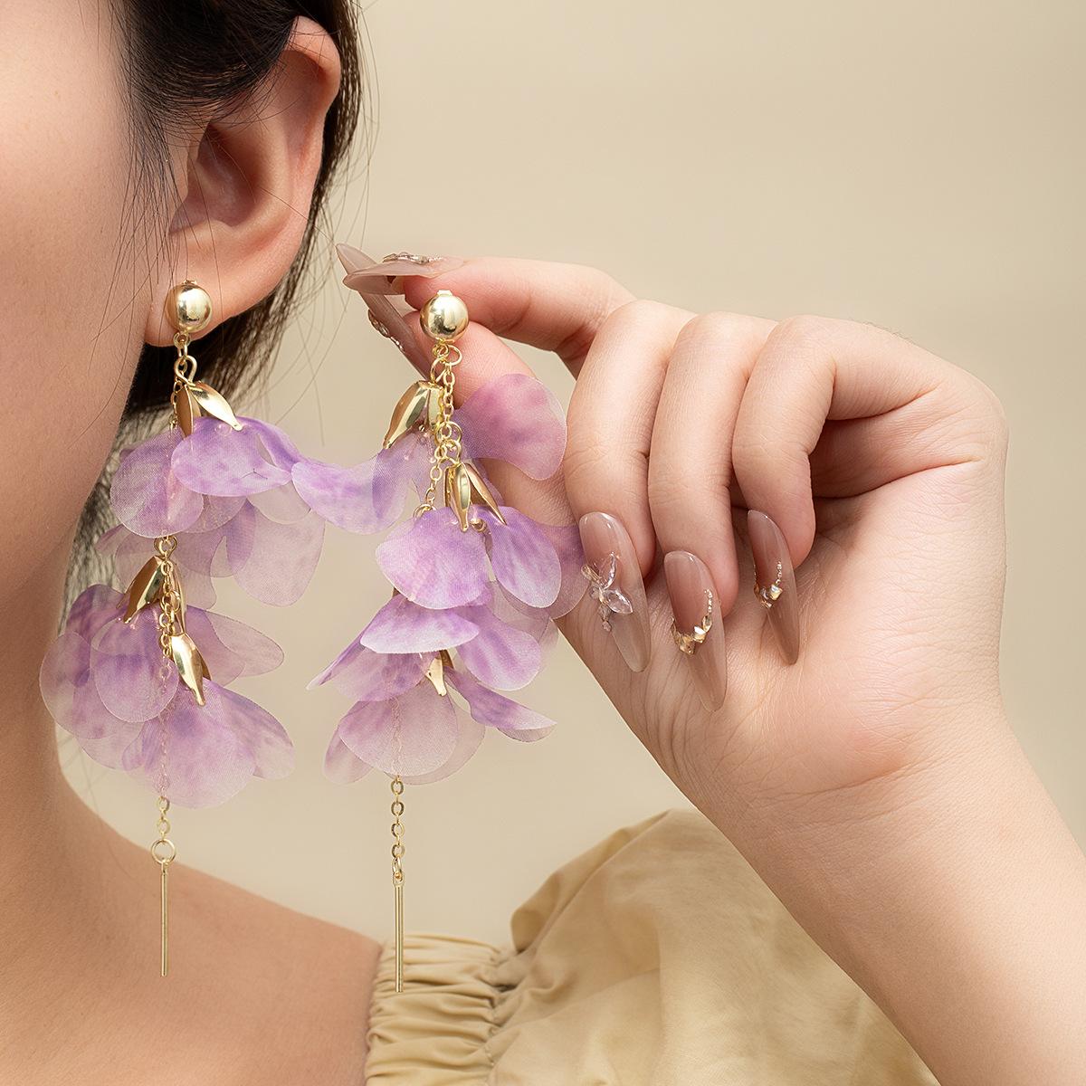Mori Purple Flower Stud Earrings Are Super Fairy And Beautiful, Smudged Petal Earrings, Long Seaside Vacation Earrings.
Mori Purple Flower Stud Earrings Are Super Fairy And Beautiful, Smudged Petal Earrings, Long Seaside Vacation Earrings.