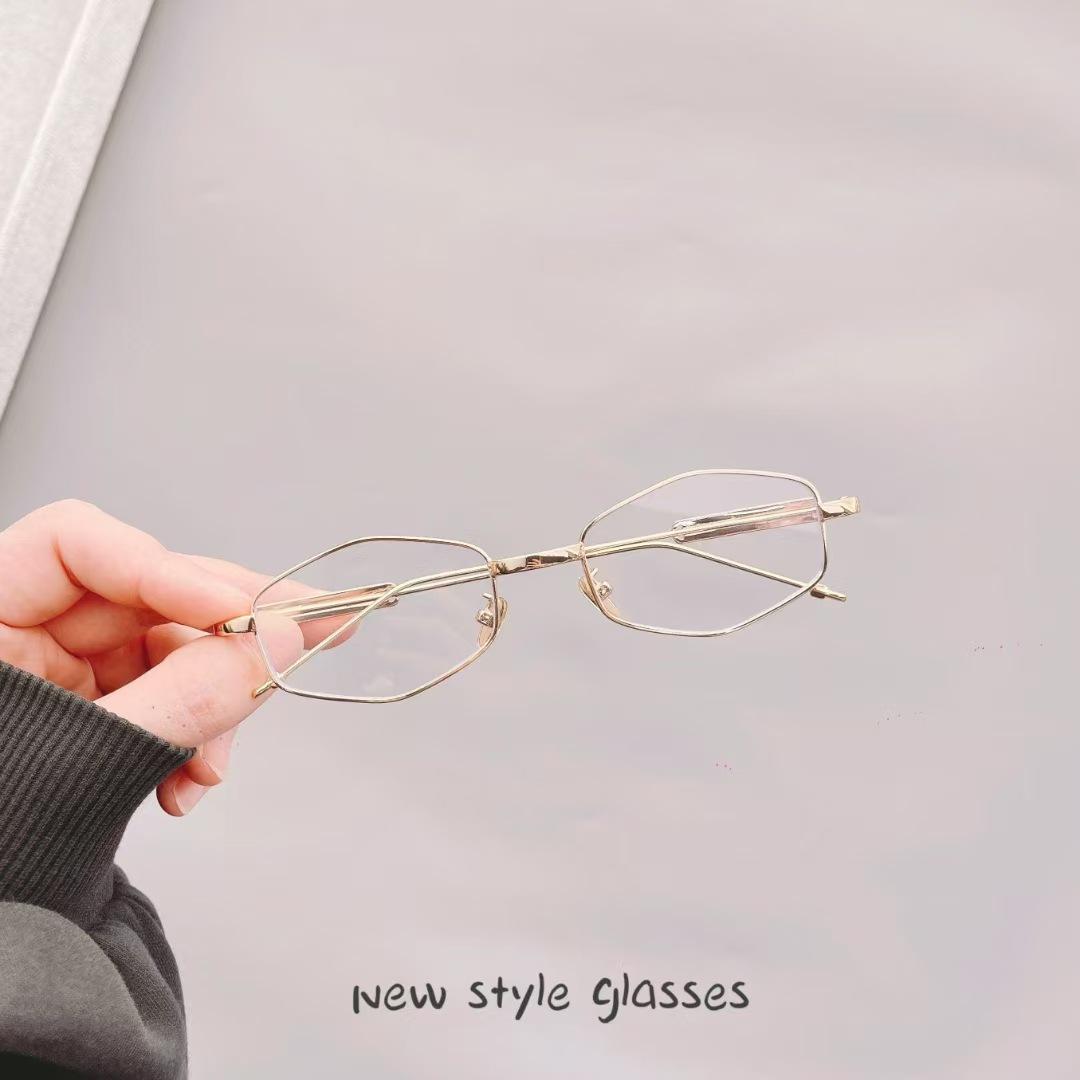 Korean Fashion Sunglasses ladies Polygon Shape UV Protection Men Sun functional Glasses Campus Style ladies Sunglass
Korean Fashion Sunglasses ladies Polygon Shape UV Protection Men Sun functional Glasses Campus Style ladies Sunglass