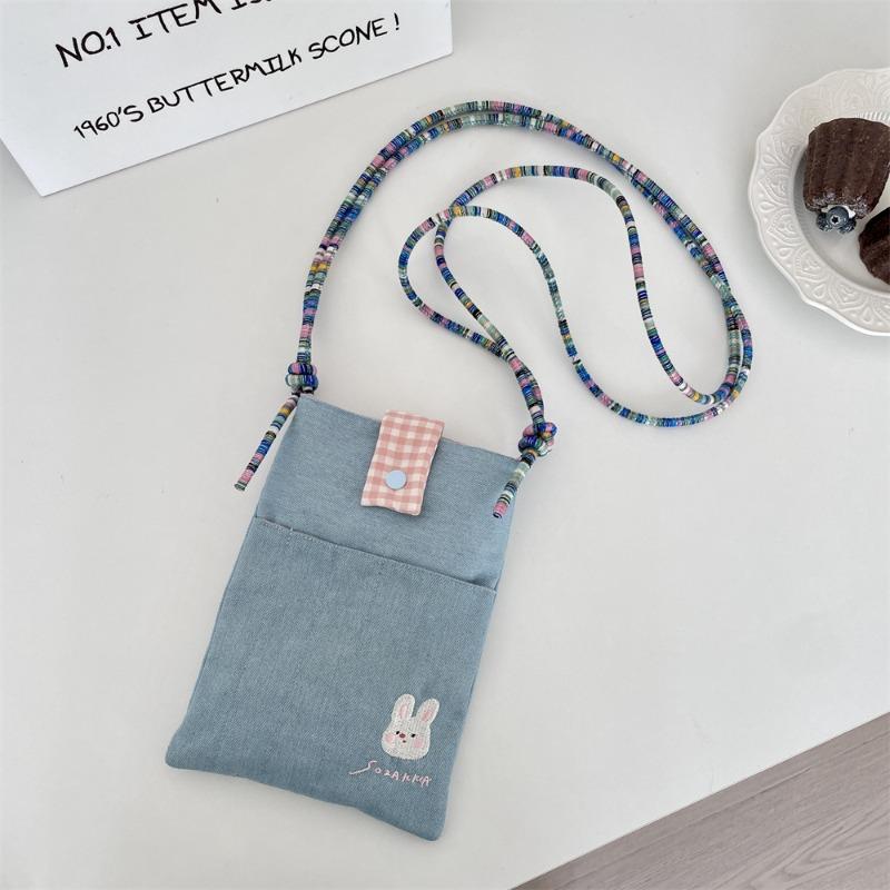 Cute embroidered denim portable small messenger bag commuter leisure bag underarm color matching small shoulder bag
Cute embroidered denim portable small messenger bag commuter leisure bag underarm color matching small shoulder bag