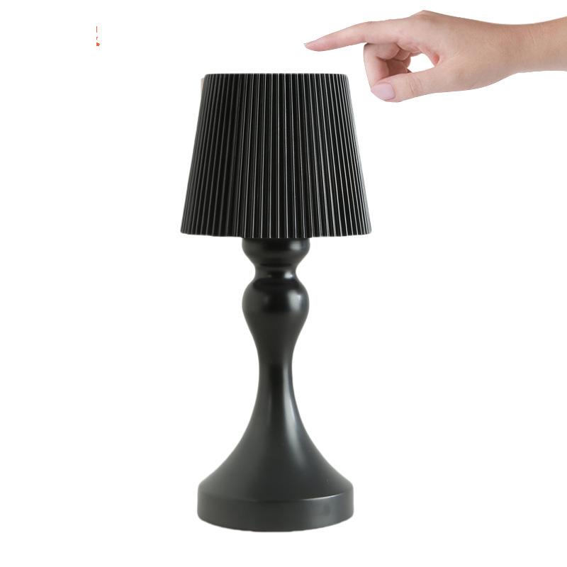 Беспроводная перезаряжаемая настольная лампа с сенсорным затемнением USB портативная зарядная панель винтажный декор атмосфера ночник чёрный
Беспроводная перезаряжаемая настольная лампа с сенсорным затемнением USB портативная зарядная панель винтажный декор атмосфера ночник чёрный