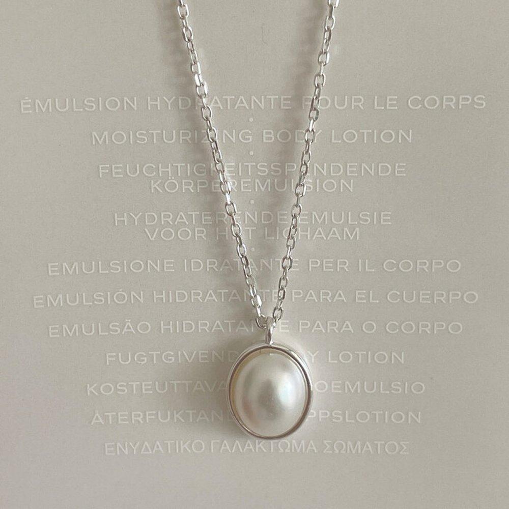 Berryoung / 925 Silver Oval Pearl Pendant Necklace
Berryoung / 925 Silver Oval Pearl Pendant Necklace