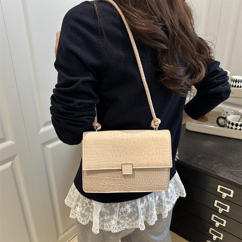 Crocodile pattern small square bag 2025 new shoulder messenger bag fashionable personality fashionable handbag small bag women чёрный
Crocodile pattern small square bag 2025 new shoulder messenger bag fashionable personality fashionable handbag small bag women чёрный