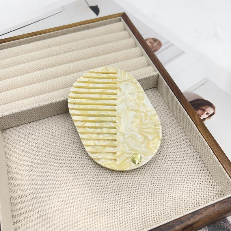 Portable 2-in-1 Foldable Mirror Comb-Travel Hair Tool with Anti-Static Plastic Bristles for On-the-Go Styling Stylish Hair Tool
Portable 2-in-1 Foldable Mirror Comb-Travel Hair Tool with Anti-Static Plastic Bristles for On-the-Go Styling Stylish Hair Tool