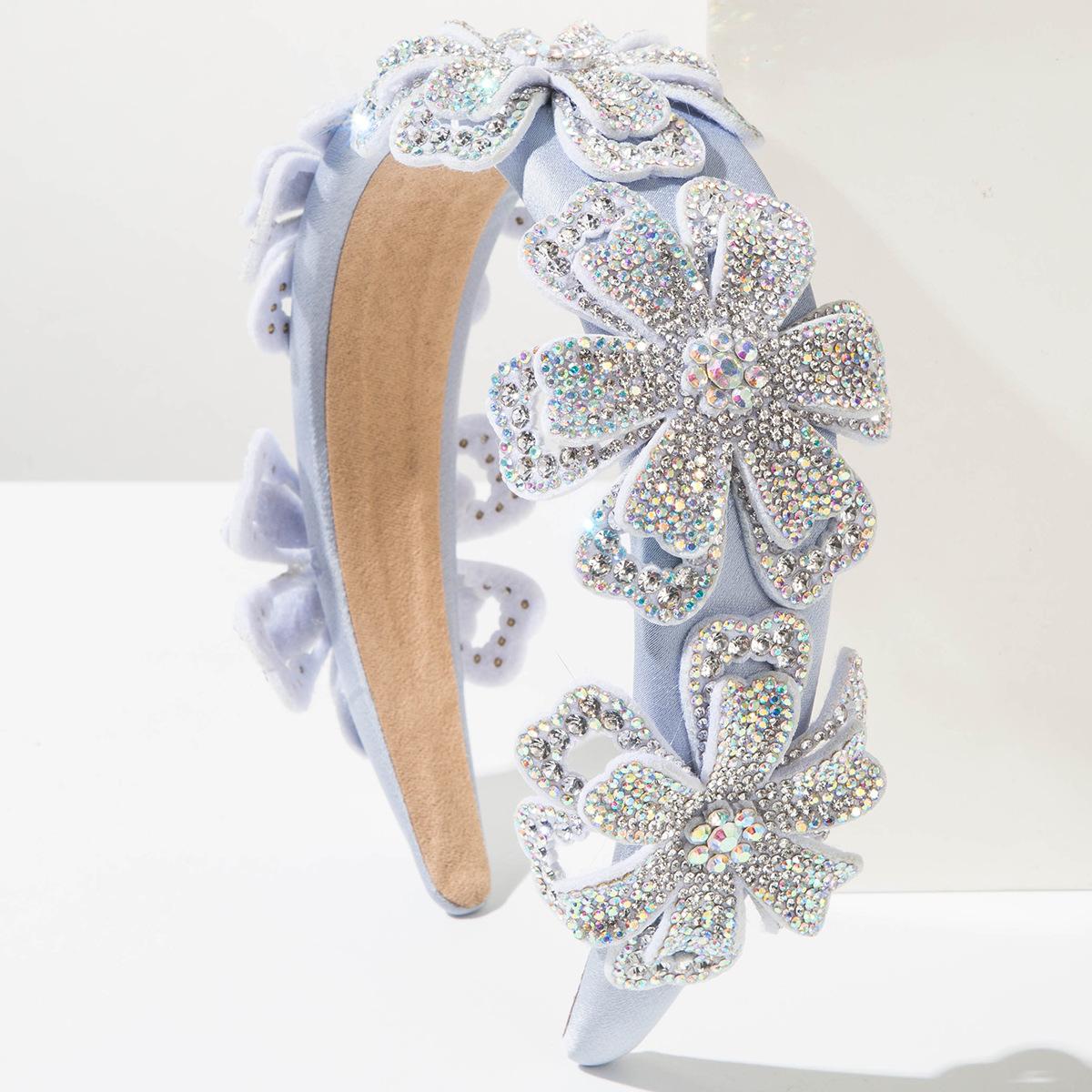 2026 Headband European and American Retro Solid Color Inlaid with Diamonds Five Flower Headband Women s Niche Design Hair Accessories білий
2026 Headband European and American Retro Solid Color Inlaid with Diamonds Five Flower Headband Women s Niche Design Hair Accessories білий