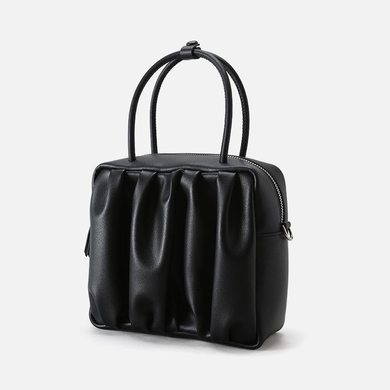 New lazy wind pleated cloud bag niche design fashionable soft leather small square bag high-end leather handbag women чорний
New lazy wind pleated cloud bag niche design fashionable soft leather small square bag high-end leather handbag women чорний