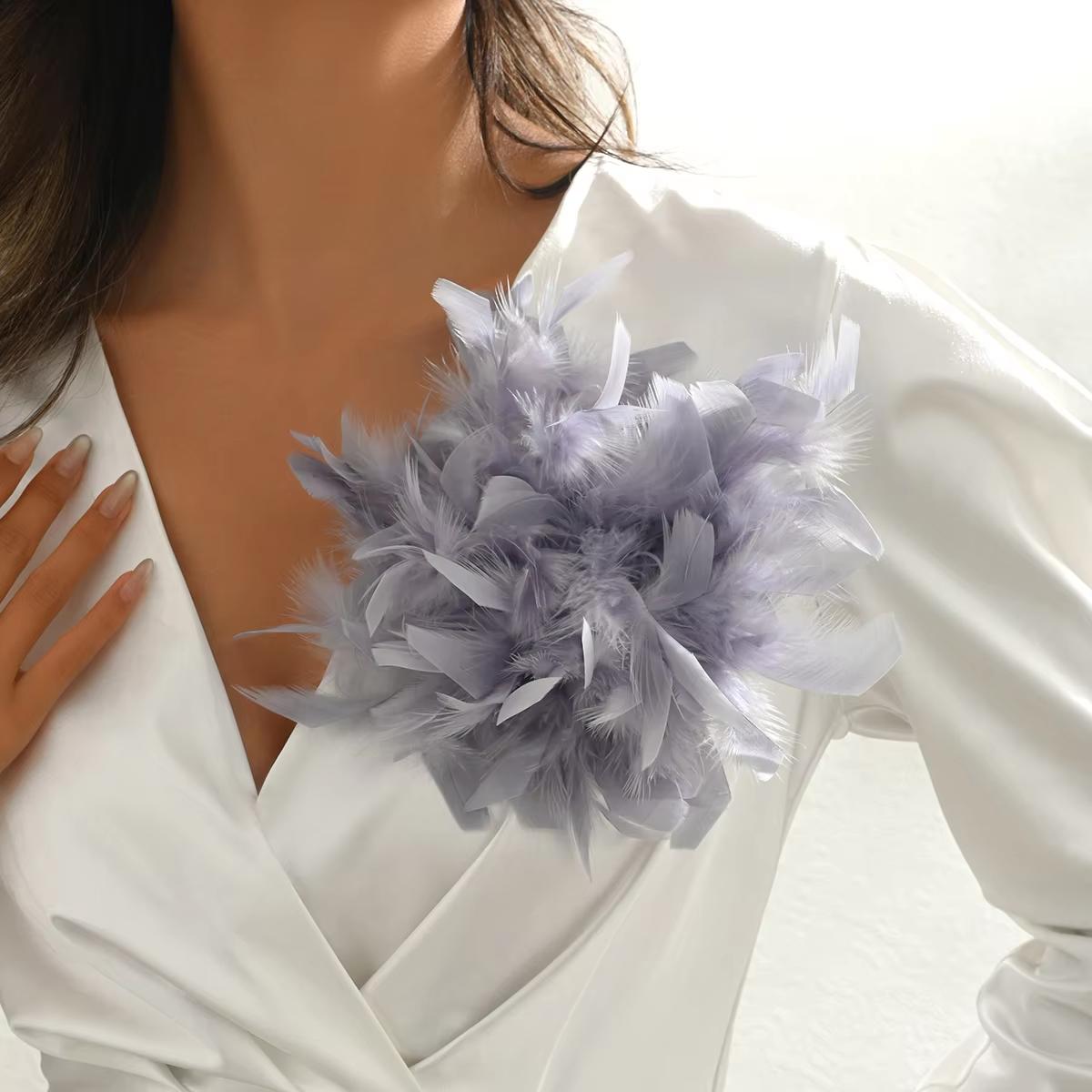 Роскошная 20-сантиметровая цветная брошь из искусственных перьев для женщин, французский ретро-стиль, свадебная вечеринка, банкет, булавка, ювелирное украшение, подарок серый
Роскошная 20-сантиметровая цветная брошь из искусственных перьев для женщин, французский ретро-стиль, свадебная вечеринка, банкет, булавка, ювелирное украшение, подарок серый