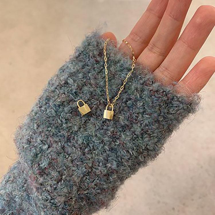 Elegant Gold-Plated S925 Silver Minimalist Clavicle Necklace with Small Lock Pendant 925 Silver
Elegant Gold-Plated S925 Silver Minimalist Clavicle Necklace with Small Lock Pendant 925 Silver