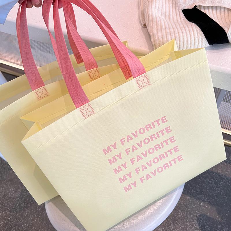 12pcs Cream Aesthetic Non Woven Gift Tote Bags with Pink Handles for Clothing Stores Shopping Birthday Parties and Takeout Pack 12pcs&32x10x27cm жёлтый
12pcs Cream Aesthetic Non Woven Gift Tote Bags with Pink Handles for Clothing Stores Shopping Birthday Parties and Takeout Pack 12pcs&32x10x27cm жёлтый