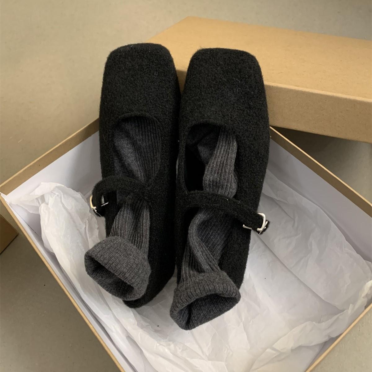 Французский темперамент ретро высокий класс пушистые туфли женские 2025 осень и зима новые модели носить зарубежный стиль плоские Мэри Джейн одинарные туфли 35 чёрный
Французский темперамент ретро высокий класс пушистые туфли женские 2025 осень и зима новые модели носить зарубежный стиль плоские Мэри Джейн одинарные туфли 35 чёрный