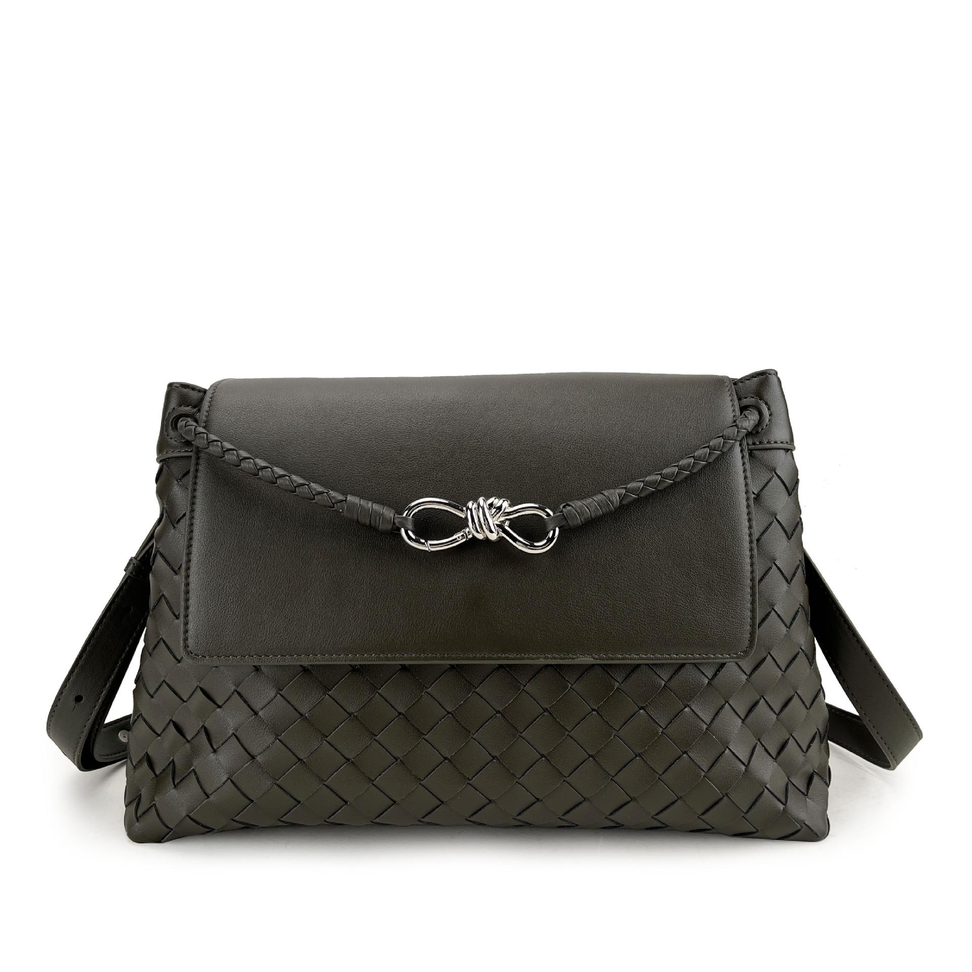 2025 Cowhide Woven Genuine Leather Paired With Silver Butterfly Buckle Large Capacity Commuting Versatile Single Shoulder Underarm Bag 37x24x16cm
2025 Cowhide Woven Genuine Leather Paired With Silver Butterfly Buckle Large Capacity Commuting Versatile Single Shoulder Underarm Bag 37x24x16cm